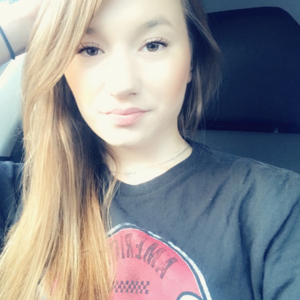 Meet your Posher, Alexia